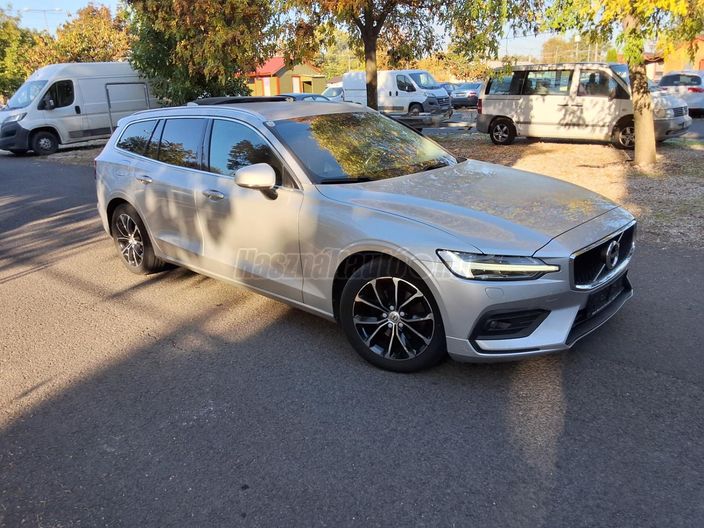 VOLVO V60 2.0 D [D3] Momentum Geartronic