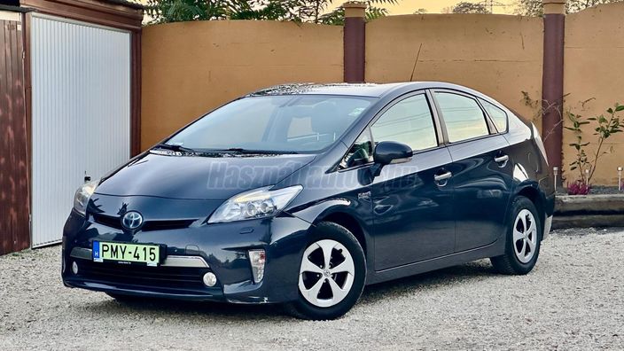 TOYOTA PRIUS PLUG-IN