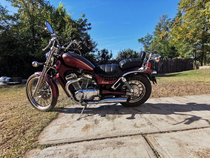 SUZUKI VS 750 (INTRUDER)