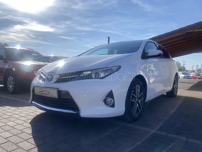 TOYOTA AURIS 1.8 HSD Icon (Automata)