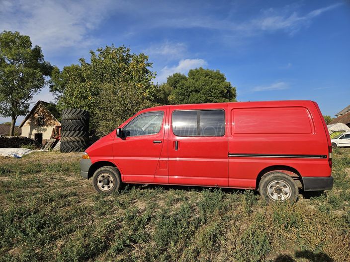 TOYOTA HIACE 2.5 D-4D 4WD Panel Van