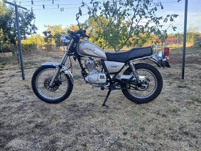 SUZUKI GN 125