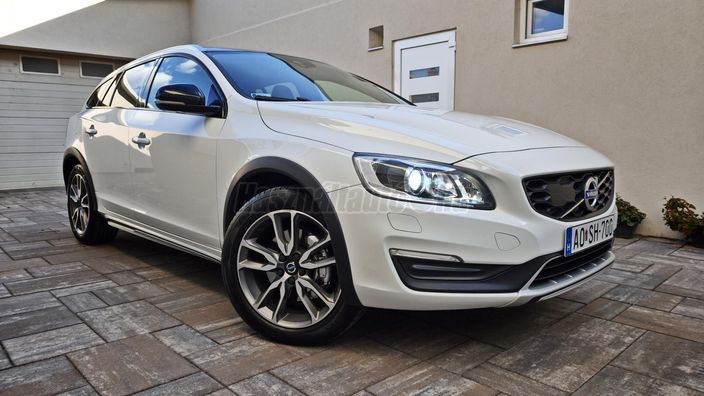 VOLVO V60 Cross Country 2.0 D [D4] Summum Geartronic