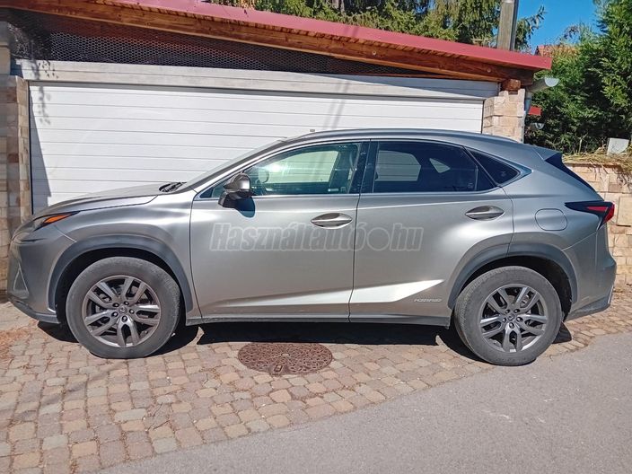LEXUS NX 300h Comfort Plus CVT
