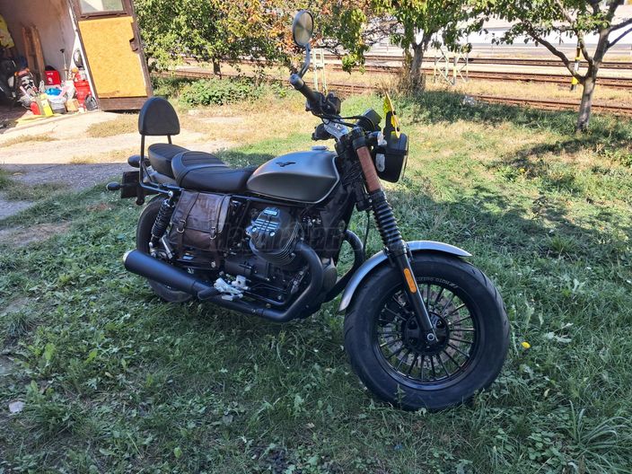 MOTO GUZZI V9 BOBBER