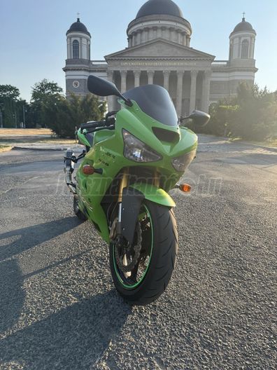 KAWASAKI ZX-6R (NINJA)