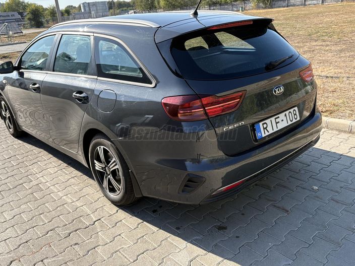 KIA CEE'D SW 1.6 CRDI Silver DCT