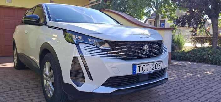 PEUGEOT 5008 1.2 PureTech Family Edition (7 személyes )