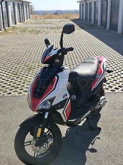 MOTOWELL MAGNET