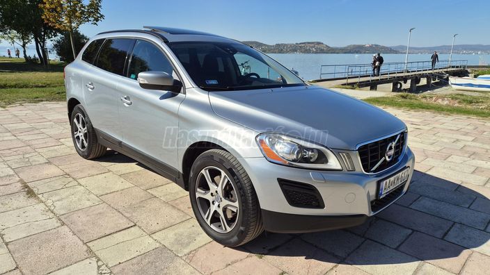 VOLVO XC60 2.4 D [D5] Momentum