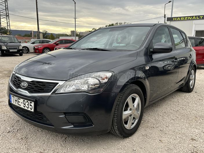 KIA CEE'D 1.6 EX