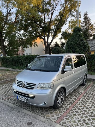 VOLKSWAGEN MULTIVAN