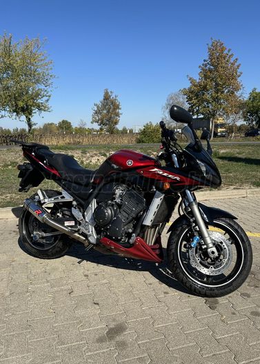 YAMAHA FZS 1000 (FAZER)