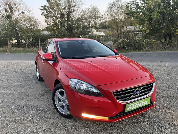 VOLVO V40 2.0 [T3] Momentum
