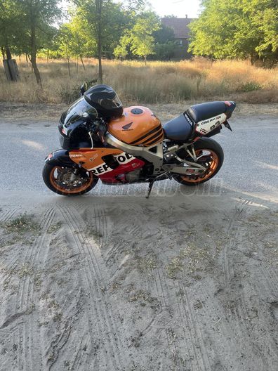 HONDA CBR 900 RR