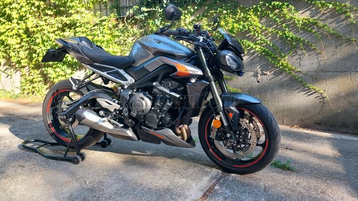 TRIUMPH STREET TRIPLE