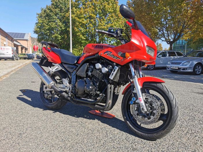 YAMAHA FZS 600 (FAZER)