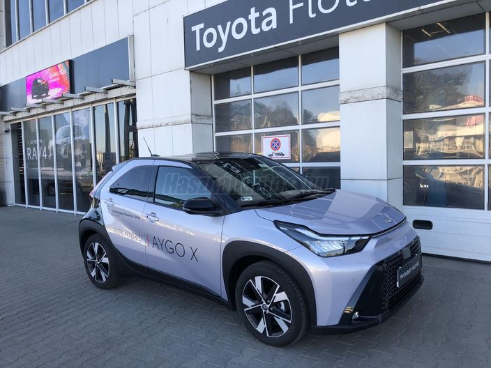 TOYOTA AYGO X 1.5 Hybrid Style e-CVT