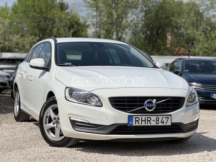 VOLVO V60 2.0 D [D3] Momentum Geartronic
