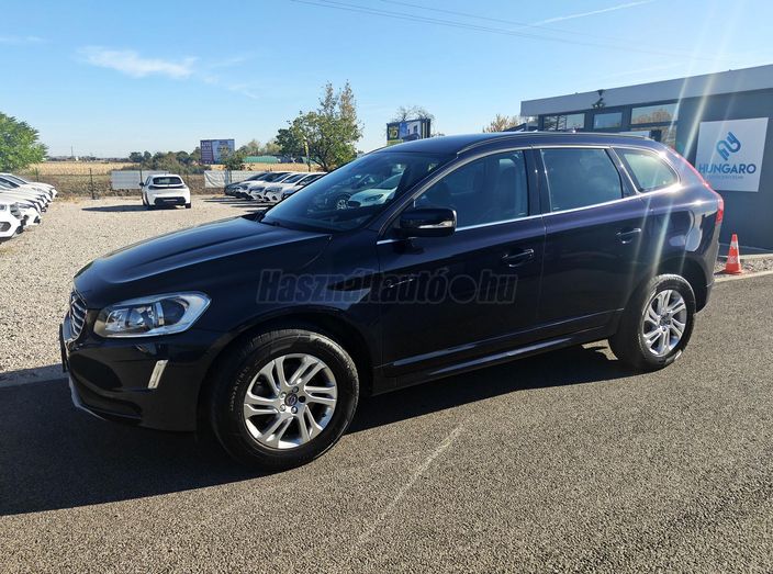 VOLVO XC60 2.0 D [D3] Momentum Geartronic FWD