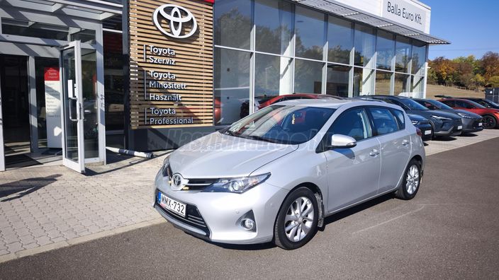 TOYOTA AURIS 1.6 Lounge (Automata)