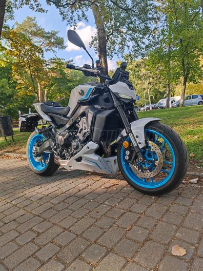 YAMAHA MT-09