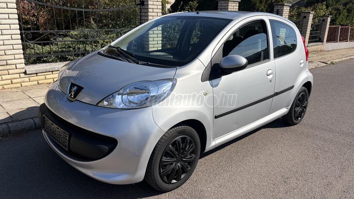 PEUGEOT 107 1.0 Kid