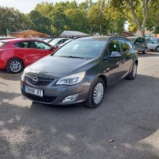 OPEL ASTRA J Sports Tourer 1.6 Selection