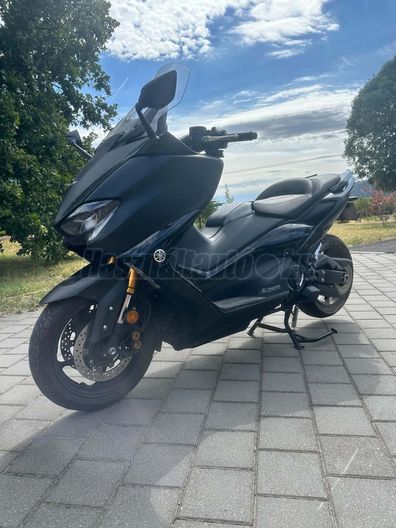 YAMAHA TMAX