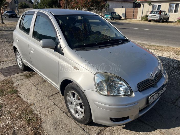 TOYOTA YARIS 1.0 Linea Terra