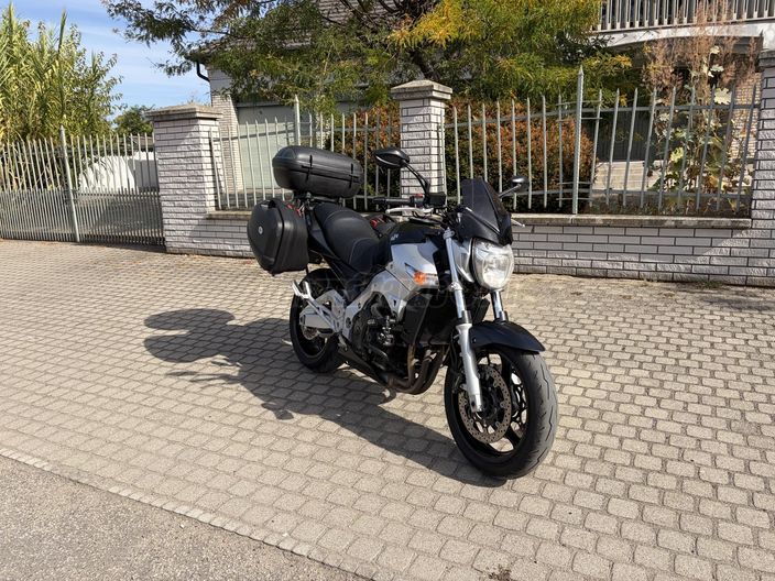 SUZUKI GSR 600