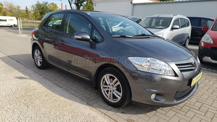 TOYOTA AURIS 1.33 Luna