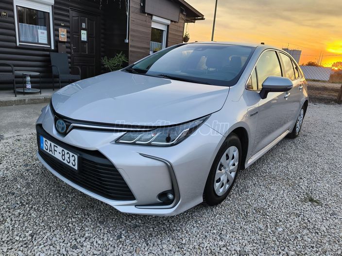 TOYOTA COROLLA Sedan 1.8 Hybrid Active Business e-CVT