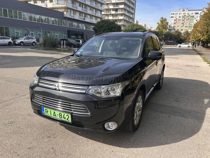 MITSUBISHI OUTLANDER 2.2 DI-D Intense Plus 4WD