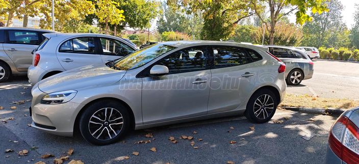VOLVO V40 1.5 [T3] Momentum Geartronic