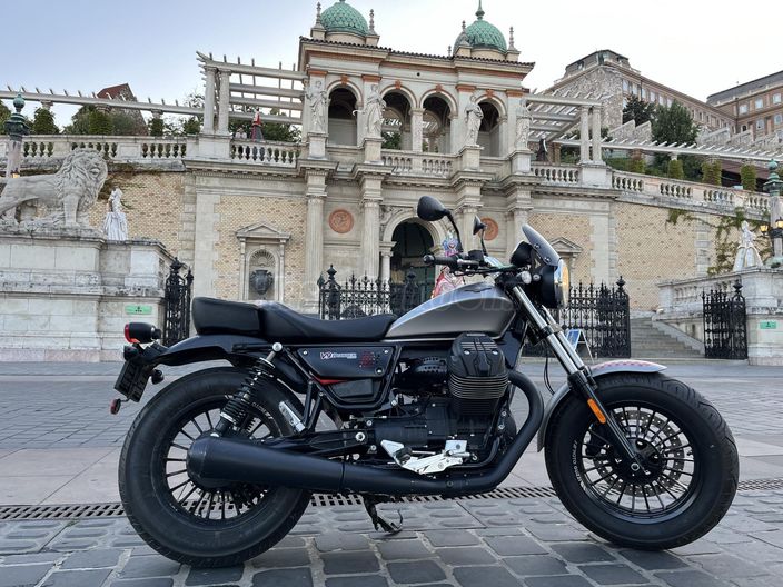 MOTO GUZZI V9 BOBBER