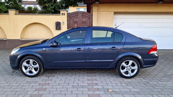 OPEL ASTRA H 1.6 Essentia