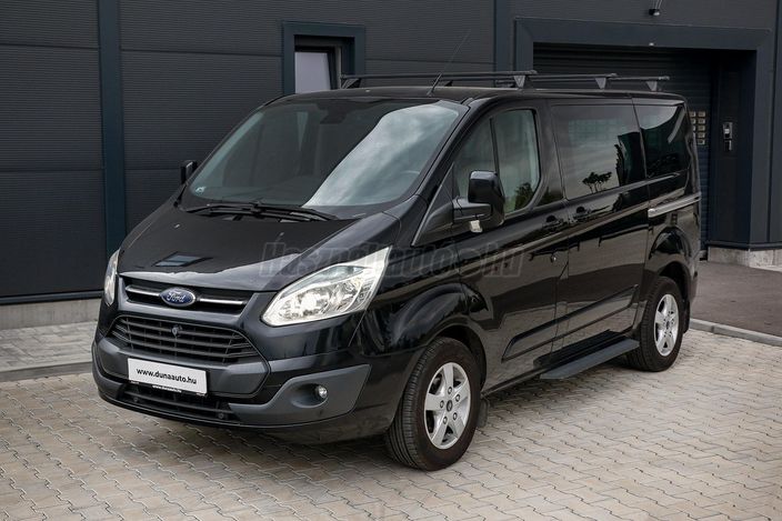 FORD TRANSIT Tourneo Custom 2.2 TDCi 300 SWB Titanium