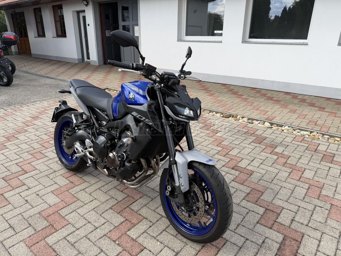YAMAHA MT-09