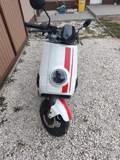 NIU NGT