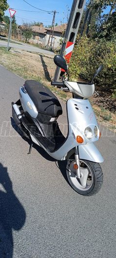 YAMAHA NEOS