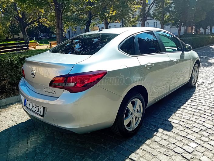OPEL ASTRA J Sedan 1.6 Enjoy EURO6
