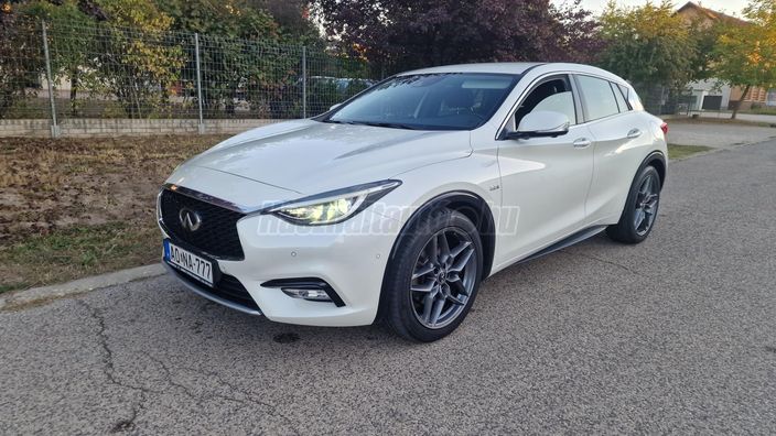 INFINITI Q30 2.2d Premium Tech DCT AWD