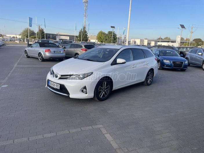 TOYOTA AURIS Touring Sports 2.0 D-4D Style