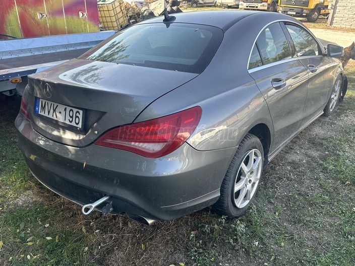 MERCEDES-BENZ CLA 180 Urban
