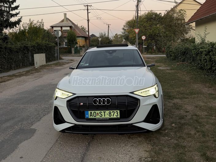 AUDI E-TRON 60 S quattro (Automata)
