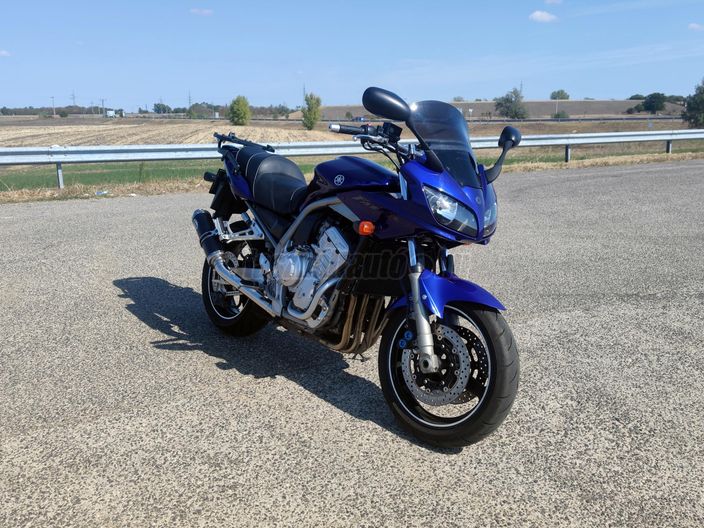 YAMAHA FZS 1000 (FAZER)