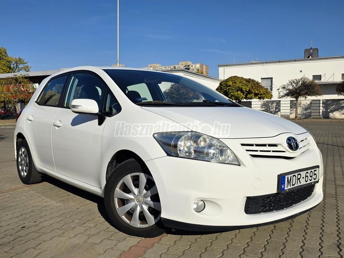 TOYOTA AURIS 1.33 Luna
