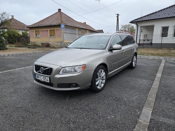 VOLVO V70 2.4 D [D5] Summum