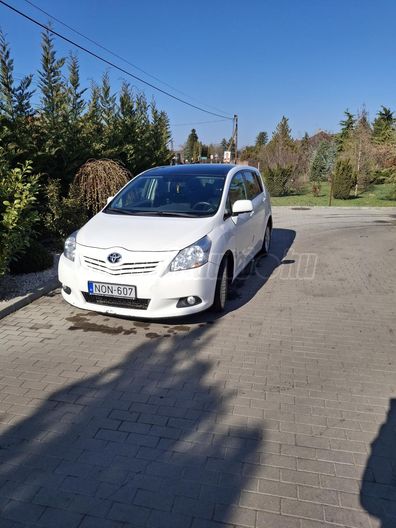 TOYOTA VERSO 2.0 D-4D Terra (5 személyes )
